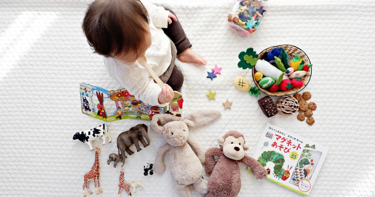 Expecting parents planning their baby gift list together